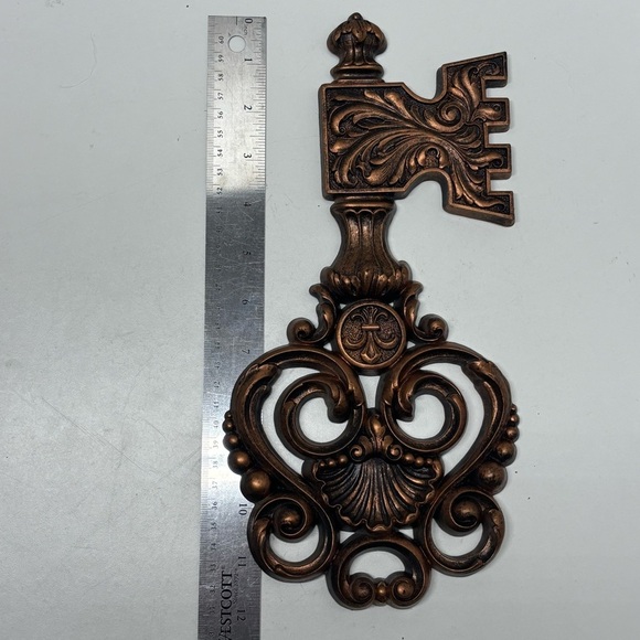 Coppercraft Guild Syroco decorative key wall decor - Picture 7 of 8